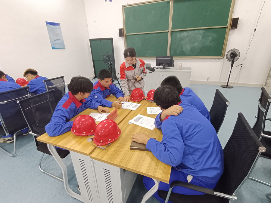 李国静_副本.jpg