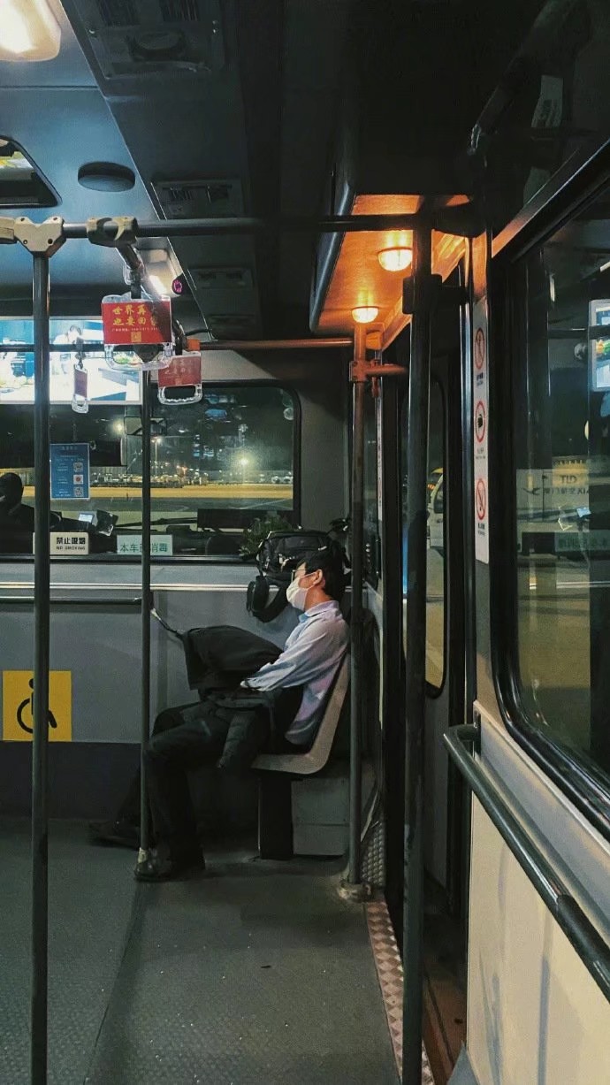 回家的夜，电子信息工程技术2002韩谭...jpeg